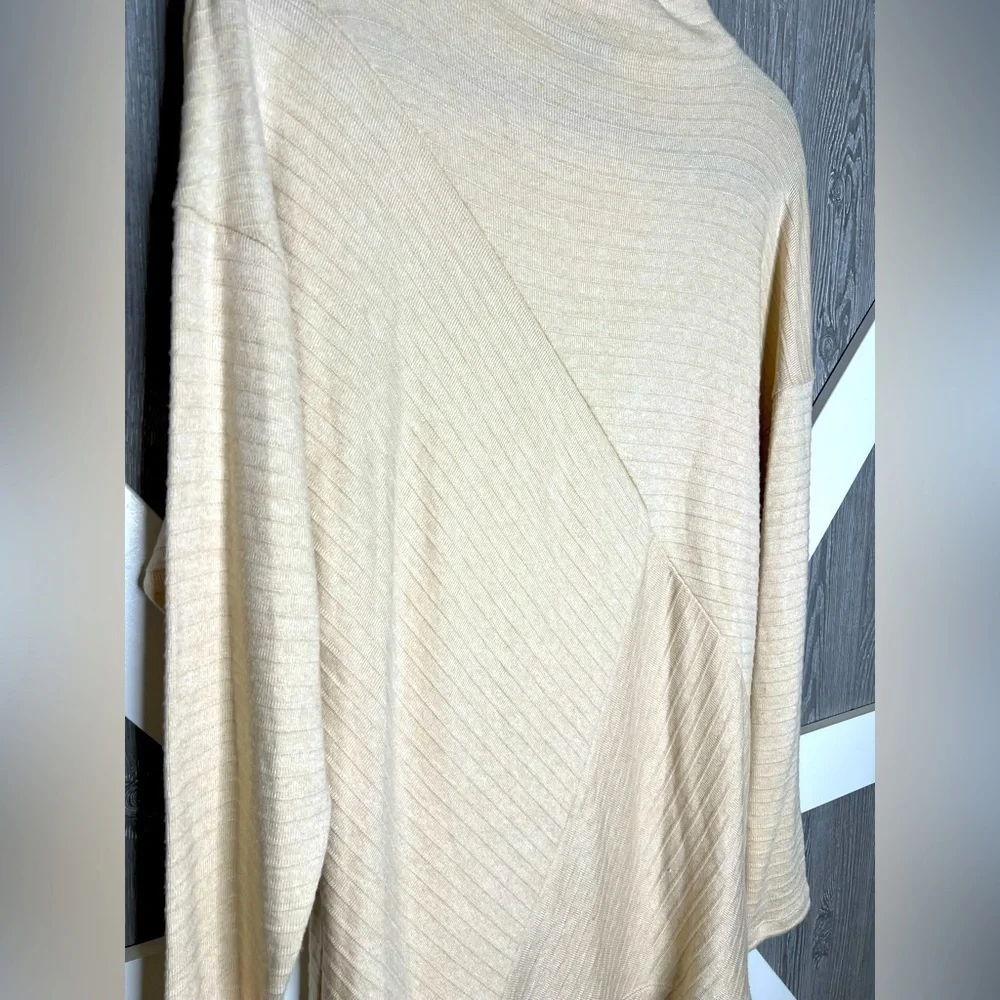 325. NWT I.N. Studio Asymmetrical Ribbed Cream Women's Lightweight Sweater M - Picture 2 of 7